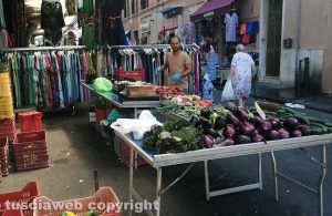 Civitavecchia - Mercato in piazza Regina Margherita