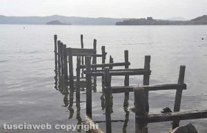 Capodimonte – Il pontile sul lago