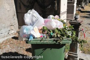 Viterbo - I secchioni al vecchio cimitero
