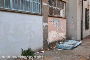 Viterbo - Incuria nei giardini del Pilastro