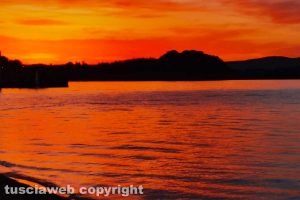 Marta - Tramonto sul lago di Bolsena