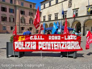 Viterbo - Manifestazione della polizia penitenziaria del carcere di Mammagialla
