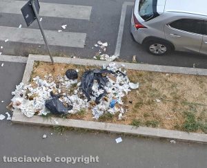 Viterbo - Immondizia in via Genova