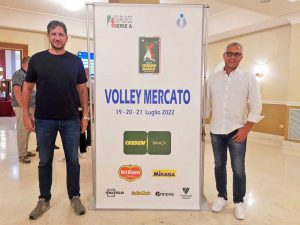 Tuscania Volley - Il presidente Pieri e l'allenatore Passaro al Volley mercato di Bologna