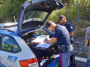 Polizia - Controllo trasporto animali vivi