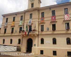 Allumiere - Le sei bandiere delle contrade del Palio