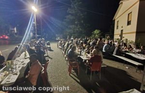 Tobia - Cena in piazza tra amici