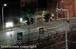 Viterbo - Semaforo a Porta Romana, suono assordante di notte