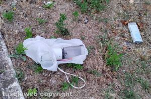 Vallerano - Rifiuti sulla strada provinciale