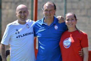 Maria Celeste Cipriani con lo staff del Flaminia calcio