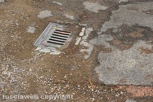 Viterbo - Il manto stradale in via Oslavia