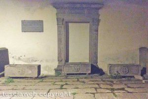 Viterbo - Incuria lungo il ponte che porta a palazzo Papale