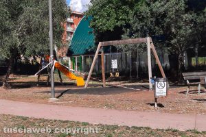 Viterbo - Le transenne al parco delle Querce di Santa Barbara