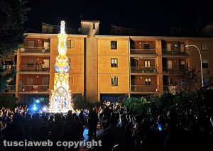 Viterbo - Miracolo di fede - Il trasporto della minimacchina di Santa Barbara