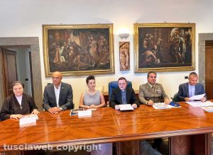 Viterbo - La presentazione del volo del cuore di santa Rosa in elicottero