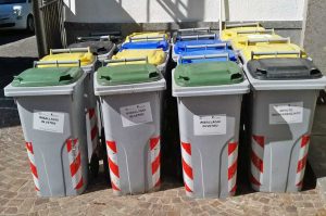 Montefiascone - Cimitero - I contenitori per la raccolta differenziata
