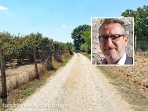 Soriano nel Cimino - Il sindaco Roberto Camilli (nel riquadro) e la strada lungo la quale è stato ucciso Salvatore Bramucci