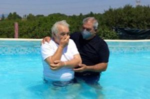Testimoni di Geova - Battesimo in acqua