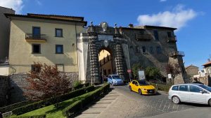 La porta del borgo di Montefiascone