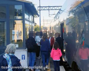 Passeggeri fatti scendere alla stazione di Capranica