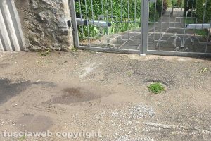 Viterbo - Il tombino in via Po