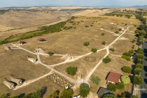 Tarquinia - Il parco archeologico visto da un drone