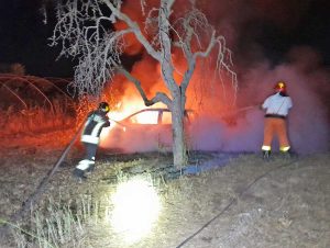 Auto in fiamme a Tarquinia