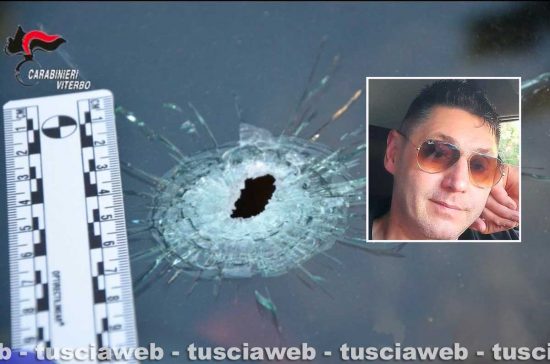 Il parabrezza dell''auto di Bramucci e nel riquadro Tonino Bacci, uno degli arrestati