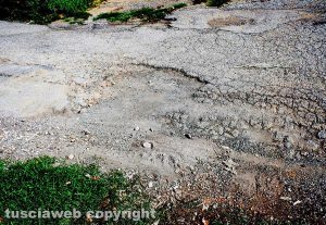 Bolsena - Strada verso il lago in degrado