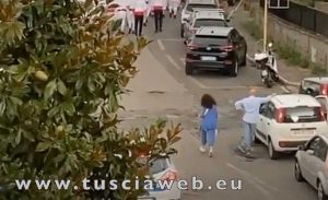 Viterbo - La sindaca Chiara Frontini rincorre i facchini
