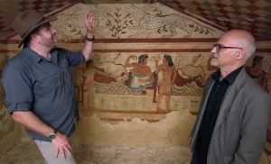 Josh Gates e Vincenzo Bellelli nella tomba dei leopardi