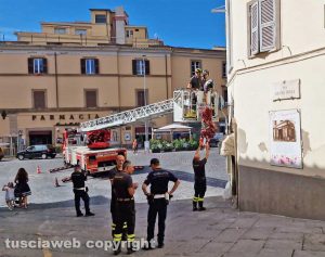 Edicola dedicata a Santa Rosa - Crolla la cornice