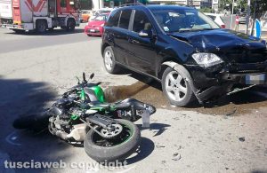 Viterbo - Scontro tra auto e moto