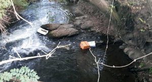 Rifiuti gettati nel fiume Marta