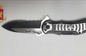 Napoli - 13enne trovato con un coltello a serramanico lungo 8 centimetri