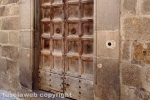 Viterbo - La porta all'inizio di via Roma