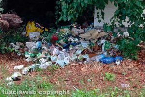 Viterbo - Incuria al parco di Valle Faul