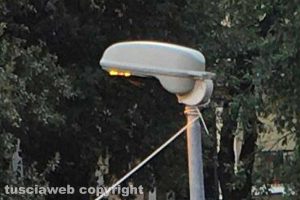 Viterbo - Un lampione acceso in via Treviso