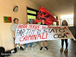 Un presidio del collettivo Osa