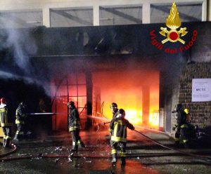 Soriano nel Cimino - Incendio in un autoricambiSoriano nel Cimino - Incendio in un autoricambi