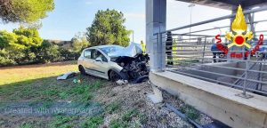 Civitavecchia - Auto si schianta contro il casello autostradale