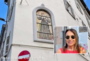 Viterbo - Il vecchio dipinto di santa Rosa ricomparso all'angolo di piazza Verdi - Nel riquadro Rita Cappelli