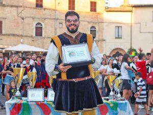 Michele Carrus alla 41° parata nazionale della bandiera della Lega italiana sbandieratori