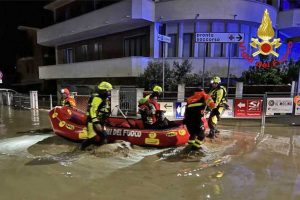 Maltempo nelle Marche - Vigili del fuoco al lavoro