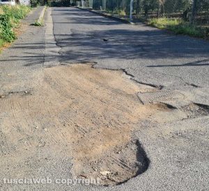 Viterbo - Strada dissestata in via Cava di Gorga
