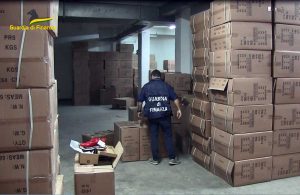 Roma - Guardia di finanza - Le scarpe sequestrate