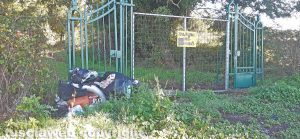 Ronciglione - Immondizia abbandonata all'ex palazzina militare “Centro Chimico”