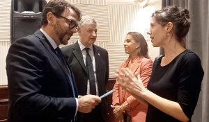 Federica Bressan con l'ambasciatore italiano in Argentina Fabrizio Lucentini