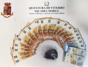 Viterbo - Polizia - La droga e i soldi sequestrati