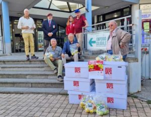 Viterbo - La raccolta "Mela-solidale di Aism"